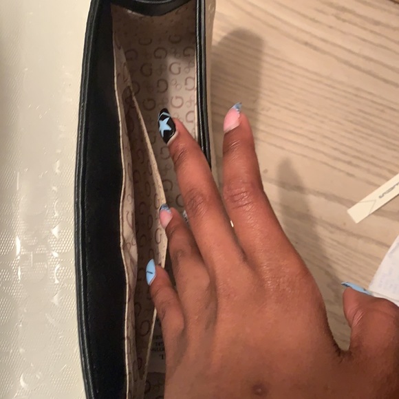 AUTHENTIC guess bag - Picture 5 of 8